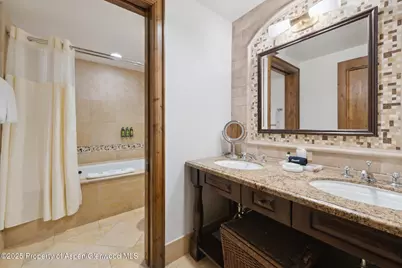 415 E Dean St, Unit 18, Week 28, Aspen, CO 81611 - Photo 17