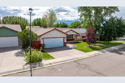 413 W Richards Avenue, Silt, CO 81652 - Photo 3