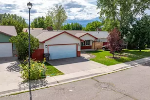 413 W Richards Ave, Silt, CO 81652 - Photo 3
