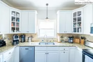 906 Long Hill Rd, Pilot Mountain, NC 27030 - Photo 15