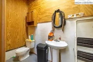 906 Long Hill Rd, Pilot Mountain, NC 27030 - Photo 37