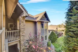 335 Pleasant View Dr, Sugar Mountain, NC 28604 - Photo 3