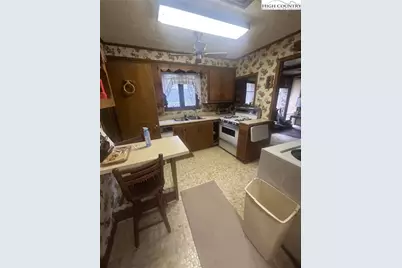 210 Laurel Lane, Newland, NC 28657 - Photo 7