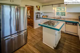 492 Skyland View Dr, Blowing Rock, NC 28605 - Photo 17