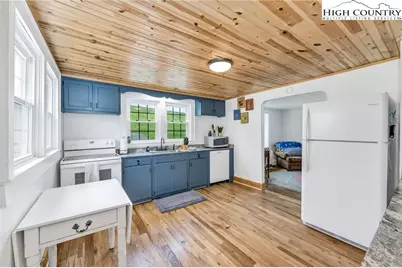 609 W Main Street, Jefferson, NC 28640 - Photo 15