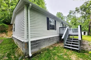 876 Courtney Ln, Vilas, NC 28692 - Photo 1
