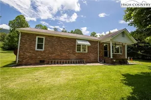 1424 Bear Creek Rd, Bakersville, NC 28705 - Photo 17