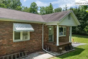 1424 Bear Creek Rd, Bakersville, NC 28705 - Photo 19