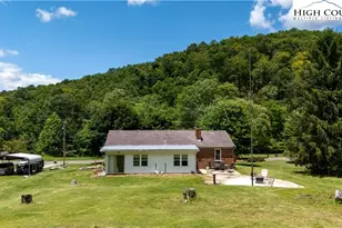 1424 Bear Creek Rd, Bakersville, NC 28705 - Photo 25