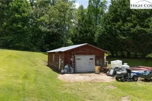1424 Bear Creek Rd, Bakersville, NC 28705 - Photo 21