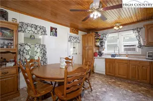 1424 Bear Creek Rd, Bakersville, NC 28705 - Photo 5