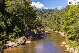 389 Auborn Trivette Rd, Sugar Grove, NC 28679 - Photo 5