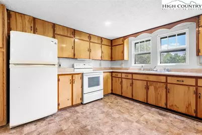 169 Railroad Street, Newland, NC 28657 - Photo 27