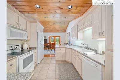 832 Hemlock Drive, Newland, NC 28657 - Photo 9