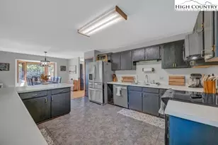 429 Adams Apple, Banner Elk, NC 28604 - Photo 3