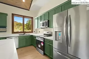 790 Howard Edmisten Rd, Sugar Grove, NC 28679 - Photo 15