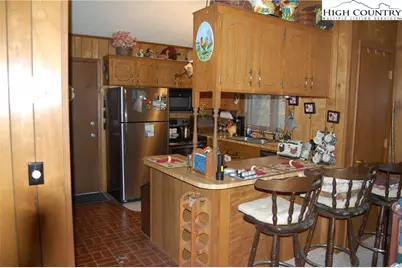 202 Knoll Circle, Newland, NC 28657 - Photo 5