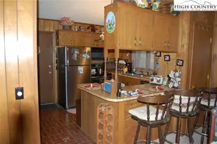 202 Knoll Cir, Newland, NC 28657 - Photo 5