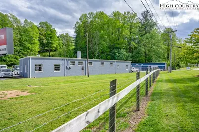 1080 Main Street NW, Lenoir, NC 28645 - Photo 35