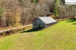 226 Loves Knob Rd, Sugar Grove, NC 28679 - Photo 17