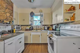 984 Cloverdale Ln, Independence, VA 24348 - Photo 9