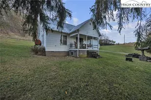 984 Cloverdale Ln, Independence, VA 24348 - Photo 5