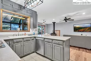 191 Mossy Creek Ln, Sugar Mountain, NC 28604 - Photo 17