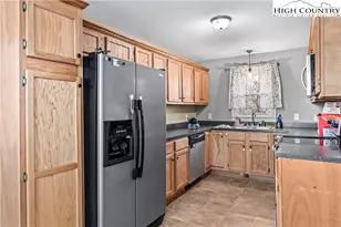 133 South St, Elkin, NC 28621 - Photo 7