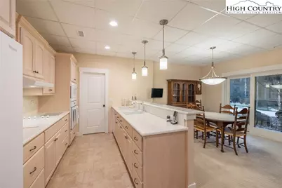 1989 Johns Ridge Parkway, Lenoir, NC 28645 - Photo 25