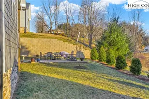 165 W Evergreen St, West Jefferson, NC 28694 - Photo 25
