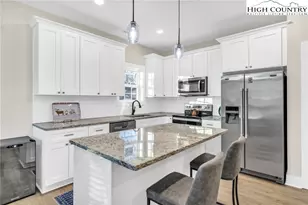 165 W Evergreen St, West Jefferson, NC 28694 - Photo 9