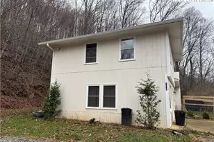 206 Bryant Combs Rd, Sugar Grove, NC 28679 - Photo 3