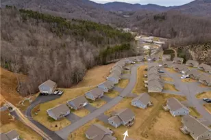 424 Townhomes Pl, Boone, NC 28607 - Photo 29