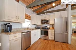 8007 Cloud Forest Ln, Blowing Rock, NC 28605 - Photo 7