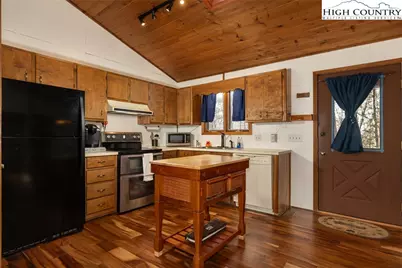 844 E Laurel Circle, Deep Gap, NC 28618 - Photo 9