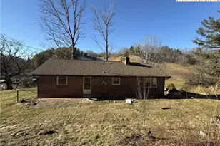 288 Sussex Rd, Grassy Creek, NC 28631 - Photo 3