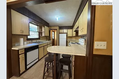 288 Sussex Road, Grassy Creek, NC 28631 - Photo 7