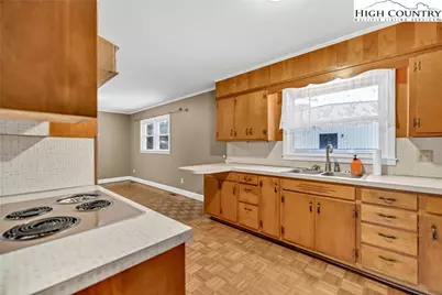 316 W Main Street, Jefferson, NC 28640 - Photo 11