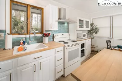 421 Windridge Road, Newland, NC 28657 - Photo 11