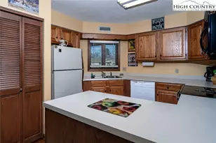 884 Chetola Lakes Dr, Blowing Rock, NC 28605 - Photo 15