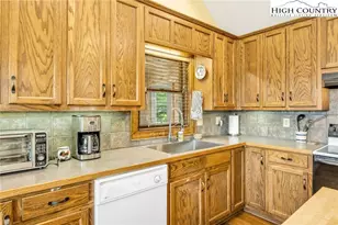 12443 Old Hwy 16, Grassy Creek, NC 28631 - Photo 17