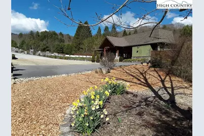 444 S Beech Mountain Parkway, Banner Elk, NC 28604 - Photo 3