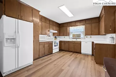 7143 Old US 421 South, Deep Gap, NC 28618 - Photo 11