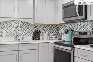 303 Sugar Top Dr, Sugar Mountain, NC 28604 - Photo 17