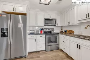 303 Sugar Top Dr, Sugar Mountain, NC 28604 - Photo 7