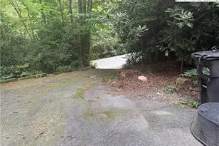 61 River Loop, Newland, NC 28657 - Photo 5