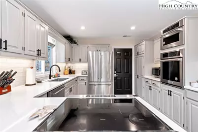 601 Mountain Glen Drive, Newland, NC 28657 - Photo 13