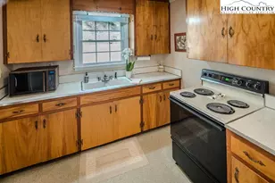 651 Chestnut Dr, Blowing Rock, NC 28605 - Photo 13