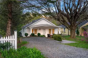 613 Ransom St, Blowing Rock, NC 28605 - Photo 3