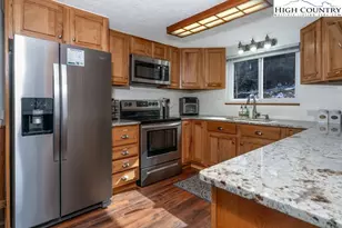 1040 Sugar Mountain Dr, Sugar Mountain, NC 28604 - Photo 7